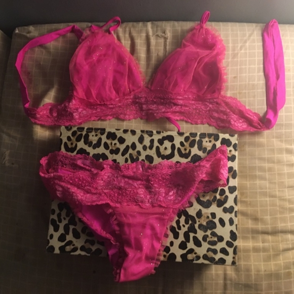 Sexy Beach Bunny bikini - Picture 1 of 4